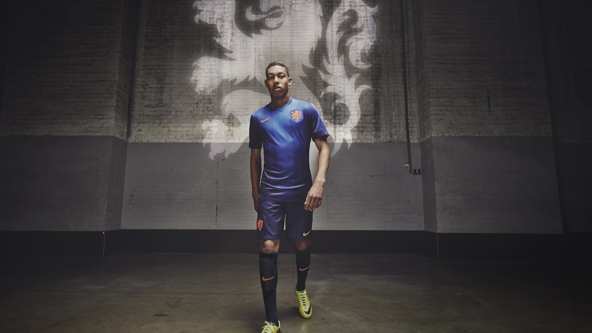 世界杯：官方纪录片拍摄记录多名球员赛前焦虑瞬间